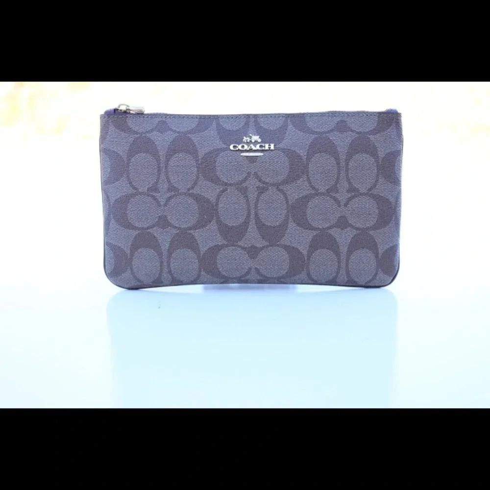 Coach signature logo cluth